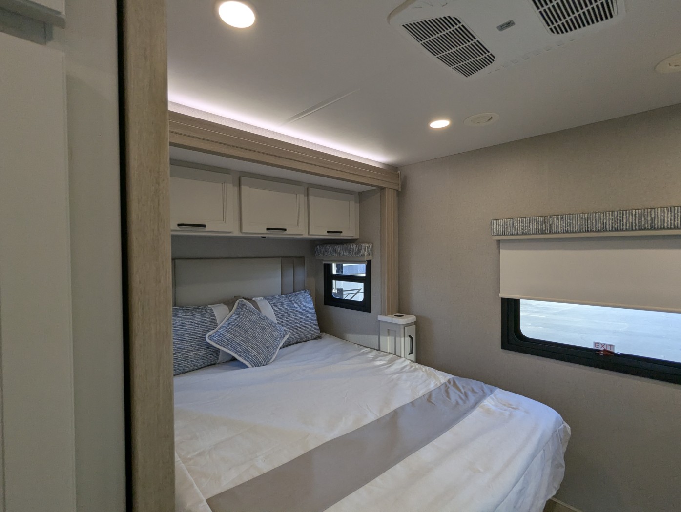 2027 Thor Motor Coach Omni Explorer X32 - Image 35