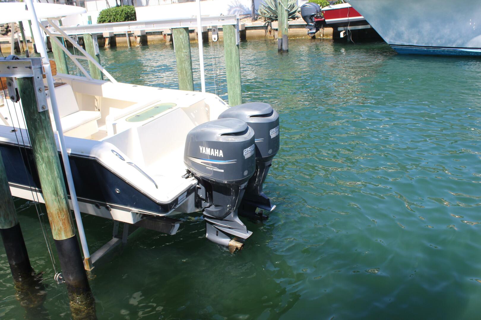 2008 Pursuit 3100 Sport - Image 3