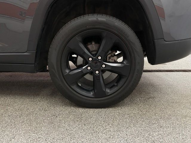 2023 Jeep Grand-Cherokee-L Laredo Altitude 4x4 - Image 9