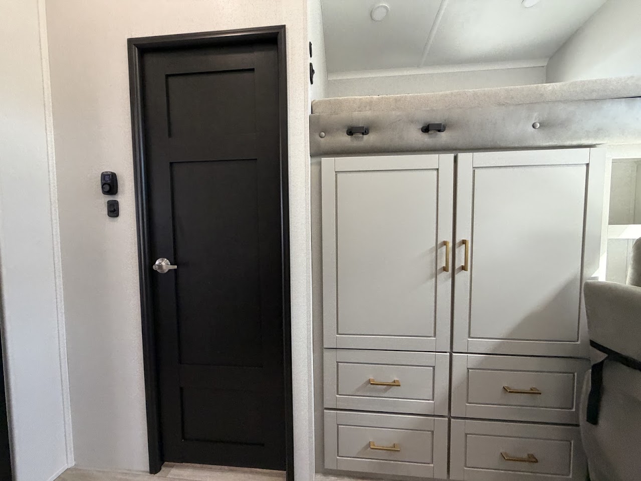 2027 JAYCO NORTH POINT 391TBBH - Image 35