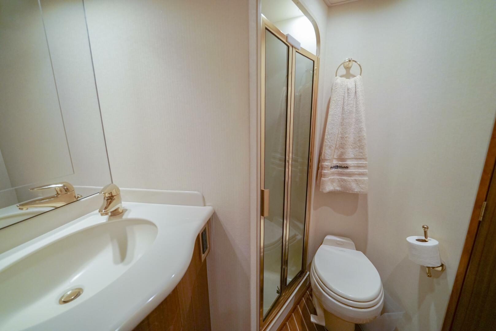 2007 Viking 45 Convertible - Image 21