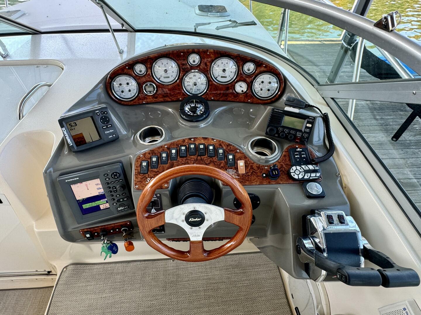 2004 Rinker 342 Fiesta Vee - Image 31