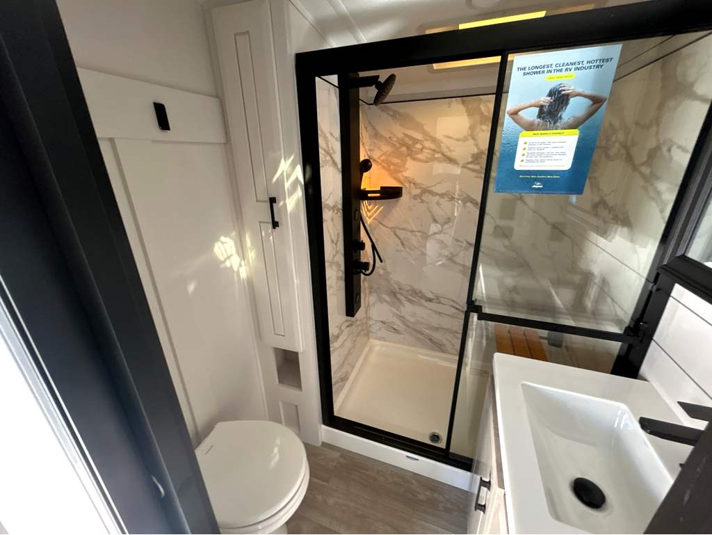 2027 JAYCO PINNACLE 32RLTS - Image 16