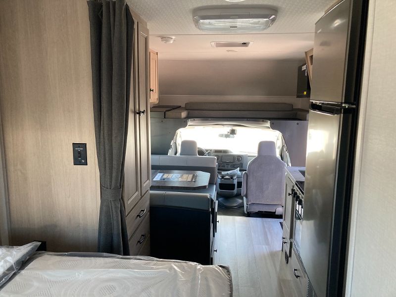 2026 Forest River Sunseeker LE 2250SLEF - Image 28