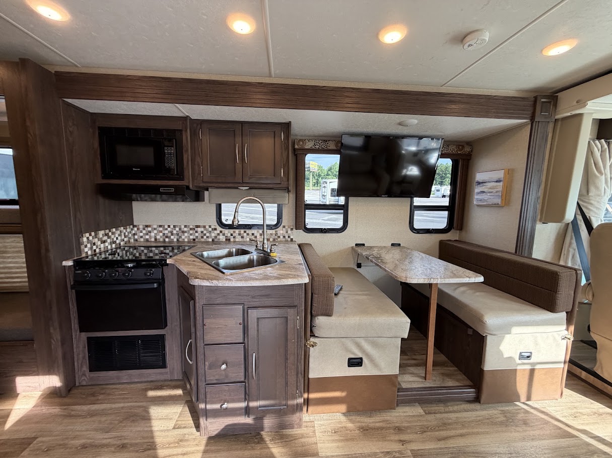 2019 COACHMEN PURSUIT 31BH - Image 21