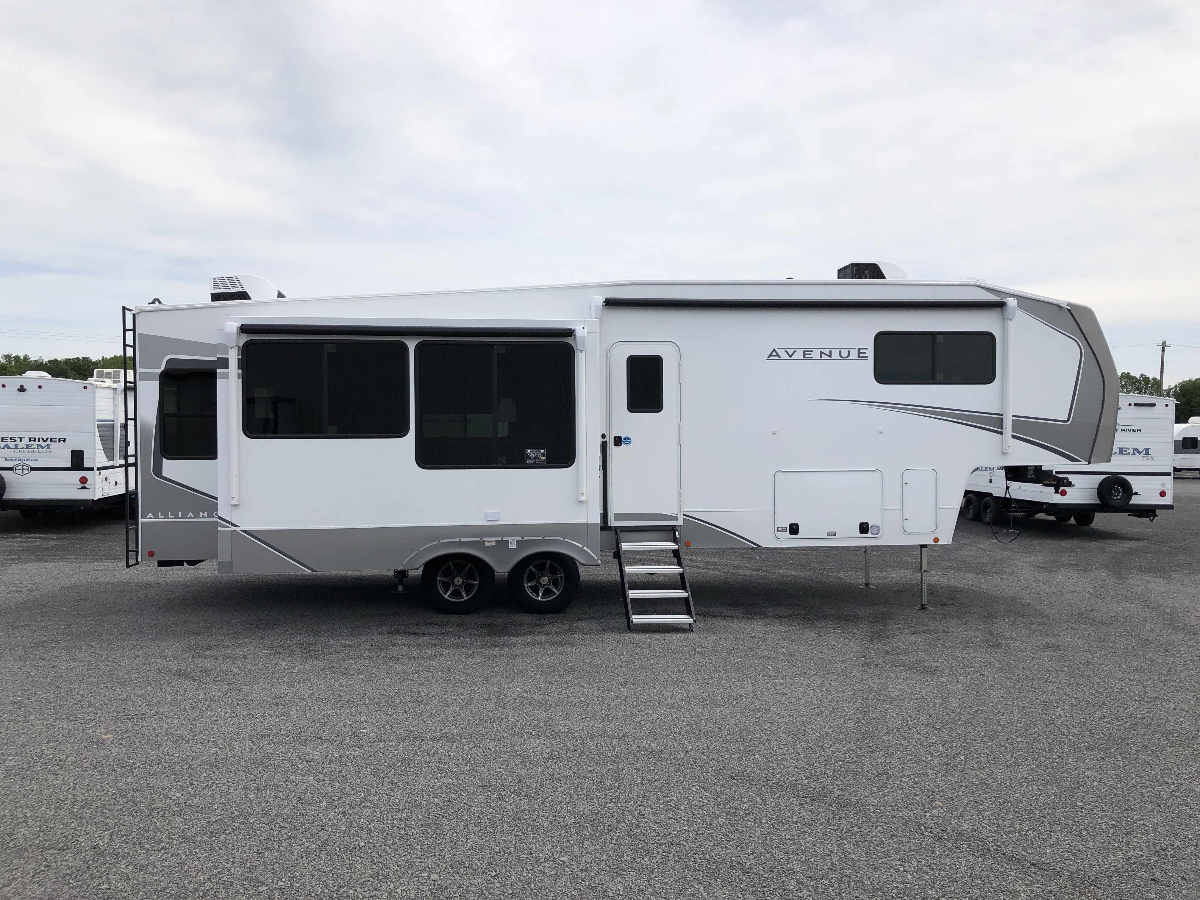 2026 Alliance RV Avenue 32RLS - Image 8