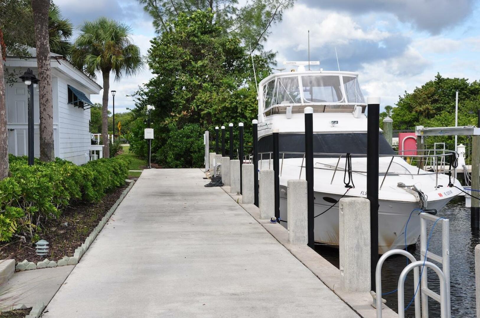1998 Sea Ray 480 Sedan Bridge - Image 24