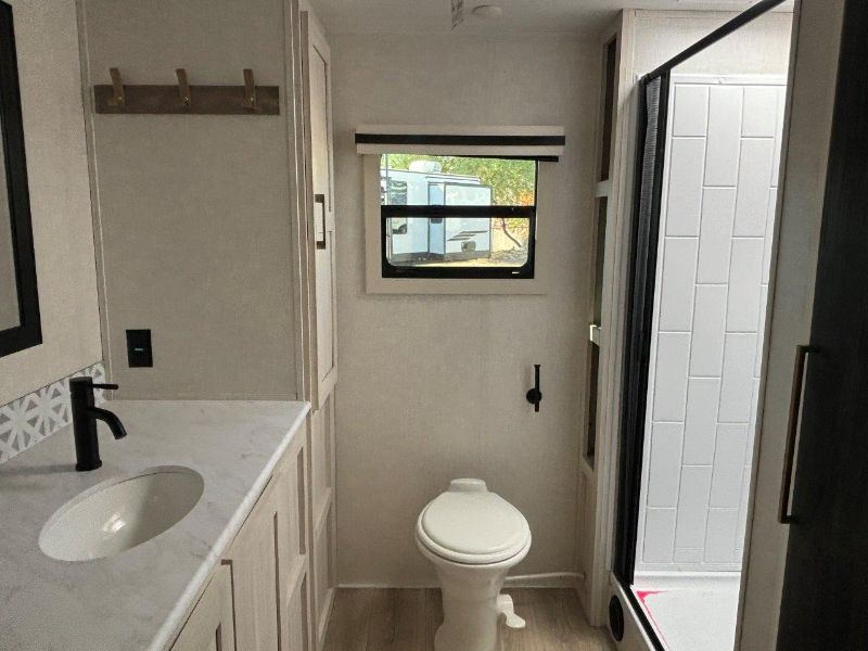 2025 Forest River Grand Surveyor 268FKBS - Image 25
