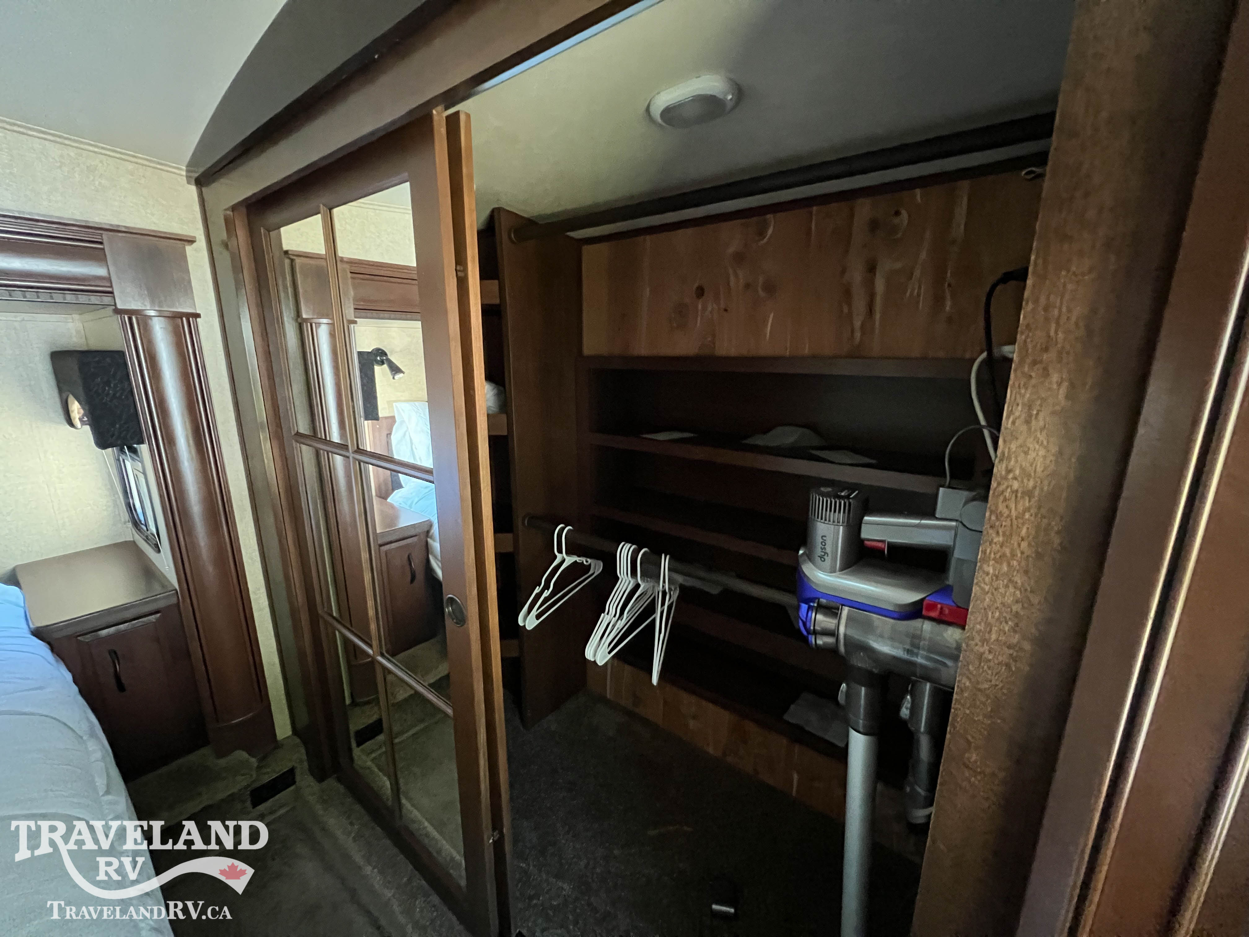 2015 Jayco Pinnacle 36RSQS - Image 21