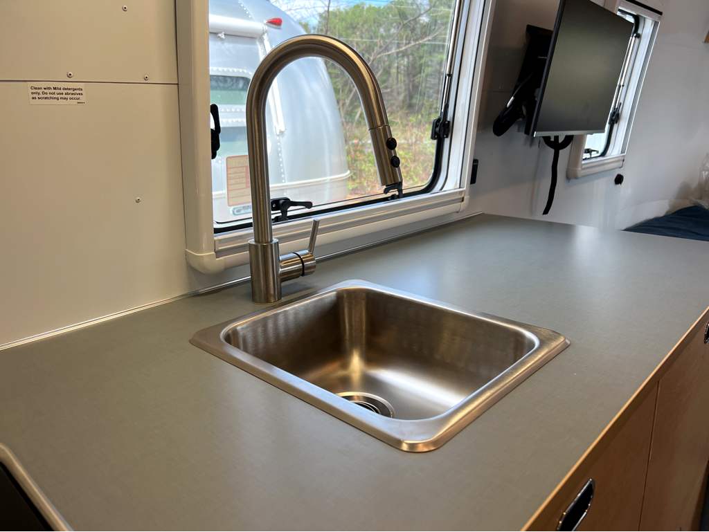 2026 AIRSTREAM WORLD TRAVELERUSA 22RB - Image 8