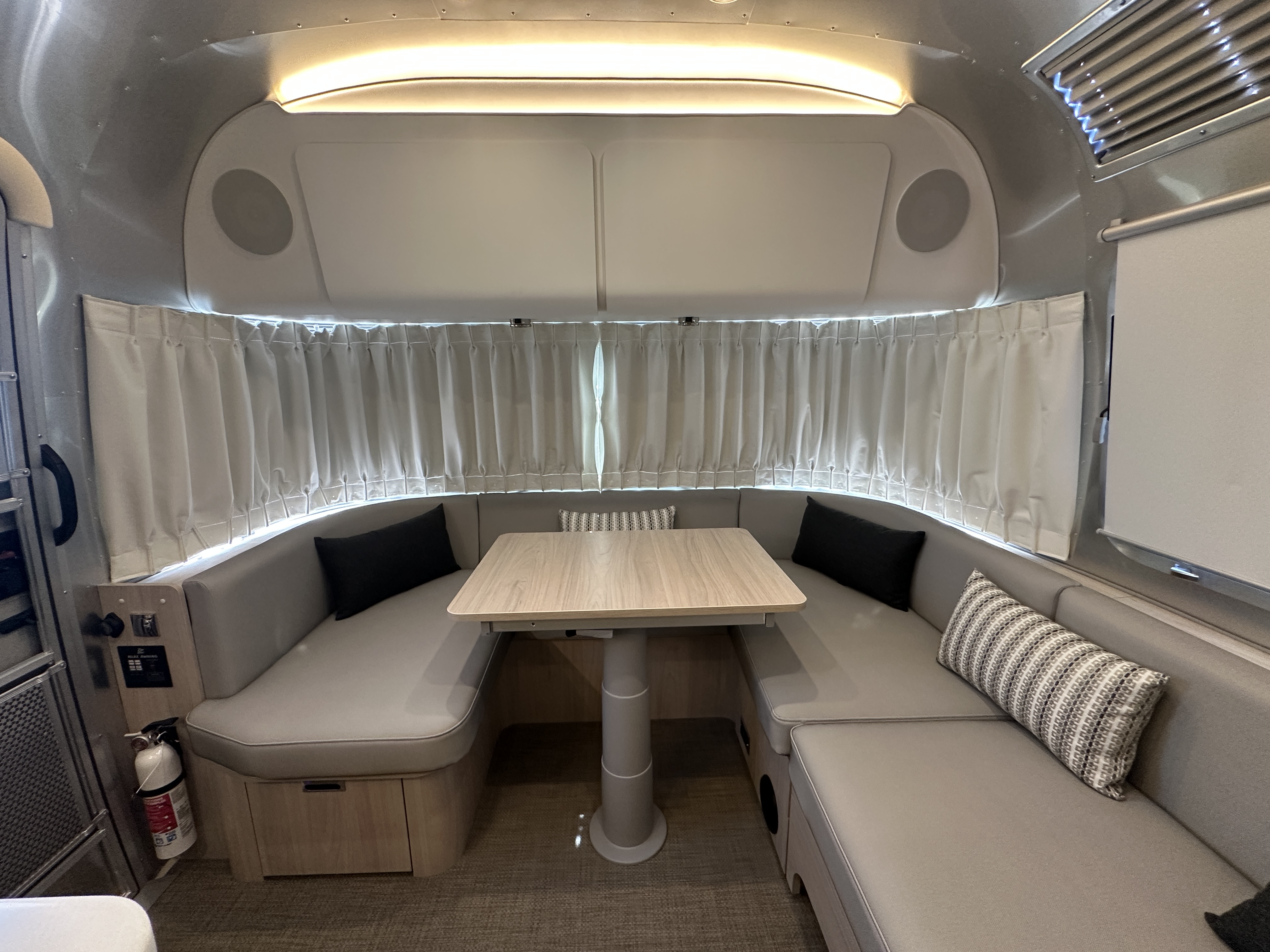 2027 Airstream Globetrotter 25FBT - Image 10