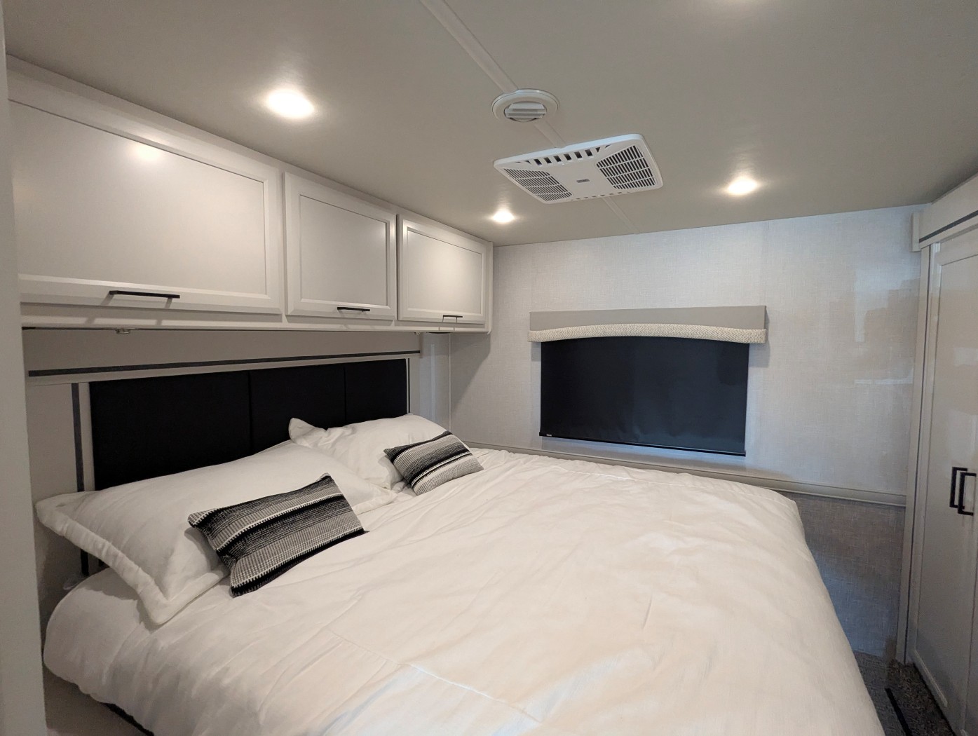 2026 Fleetwood Flair 29M - Image 29
