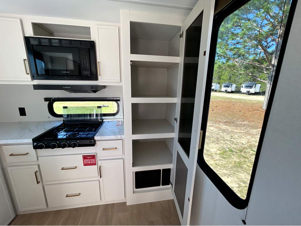 2026 GRAND DESIGN TRANSCEND 285RKT - Image 18