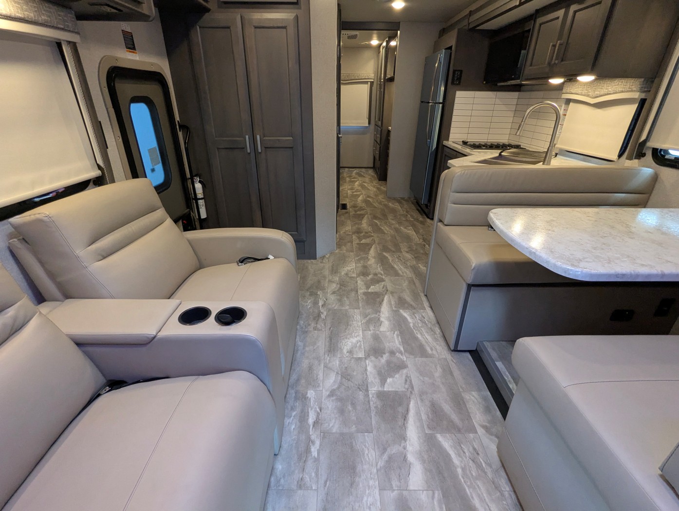 2024 Thor Motor Coach Omni XG32 - Image 15