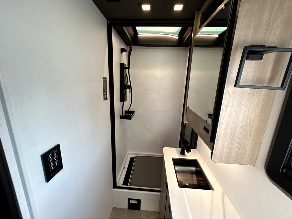 2026 GRAND DESIGN LINEAGE SERIES F 31ZW - Image 32