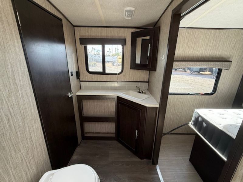 2019 Cruiser RV Fun Finder Xtreme Lite 25RS - Image 10