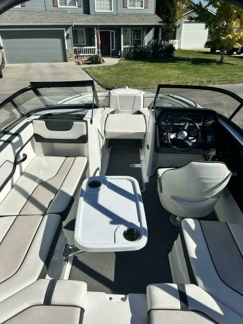 2019 Yamaha Boats AR210 - Image 3