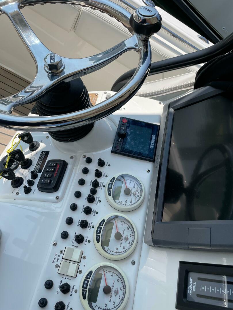 2009 Triton 351 Center Console - Image 8