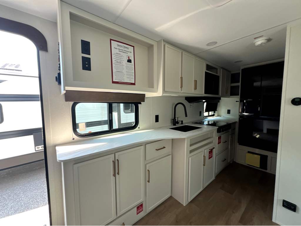 2027 GRAND DESIGN TRANSCEND 20MKX - Image 7