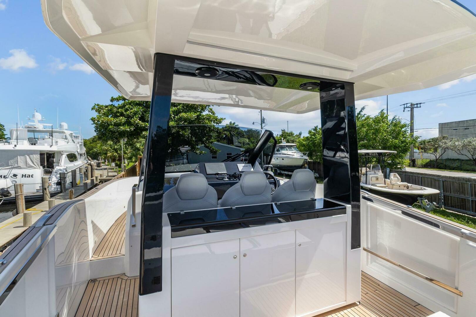 2023 Astondoa 377 Coupe Outboard - Image 15