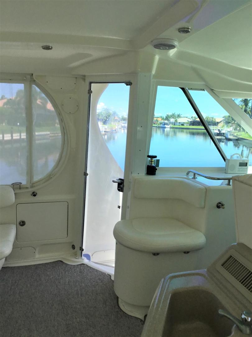 2005 Sea Ray 40 Motor Yacht - Image 29