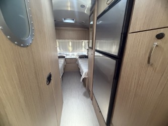 2019 AIRSTREAM FLYING CLOUD 26RB - Image 8