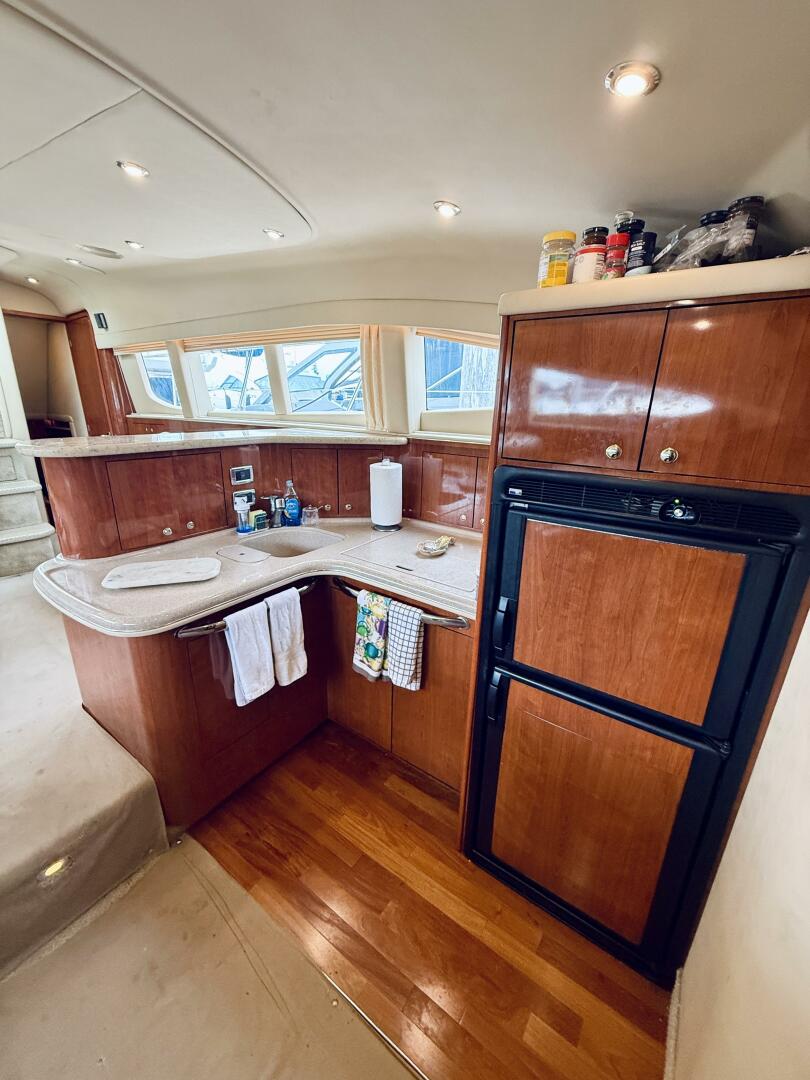 2003 Sea Ray 480 Motor Yacht - Image 47