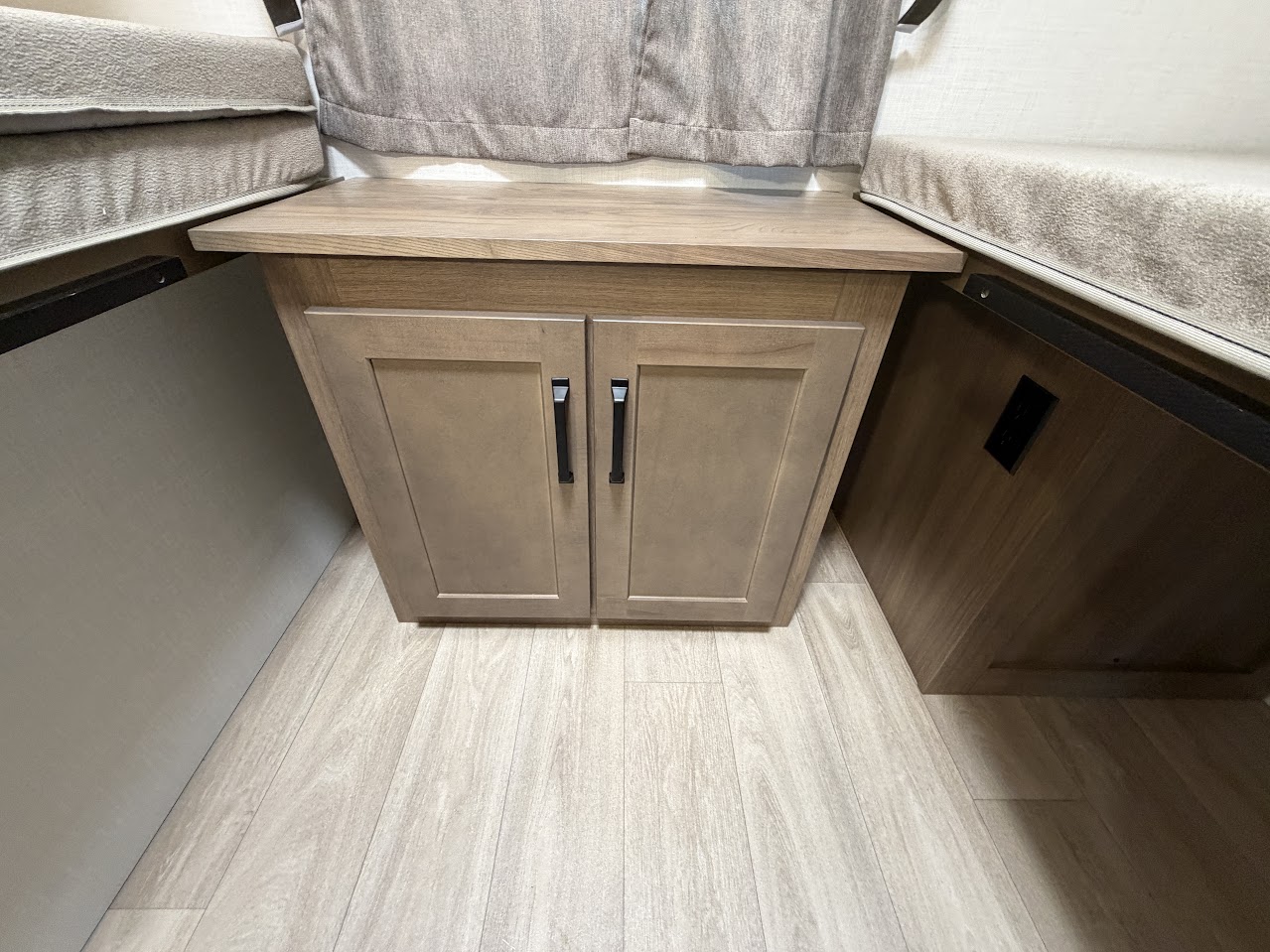 2027 VENTURE RV SPORTTREK 343VIB - Image 39