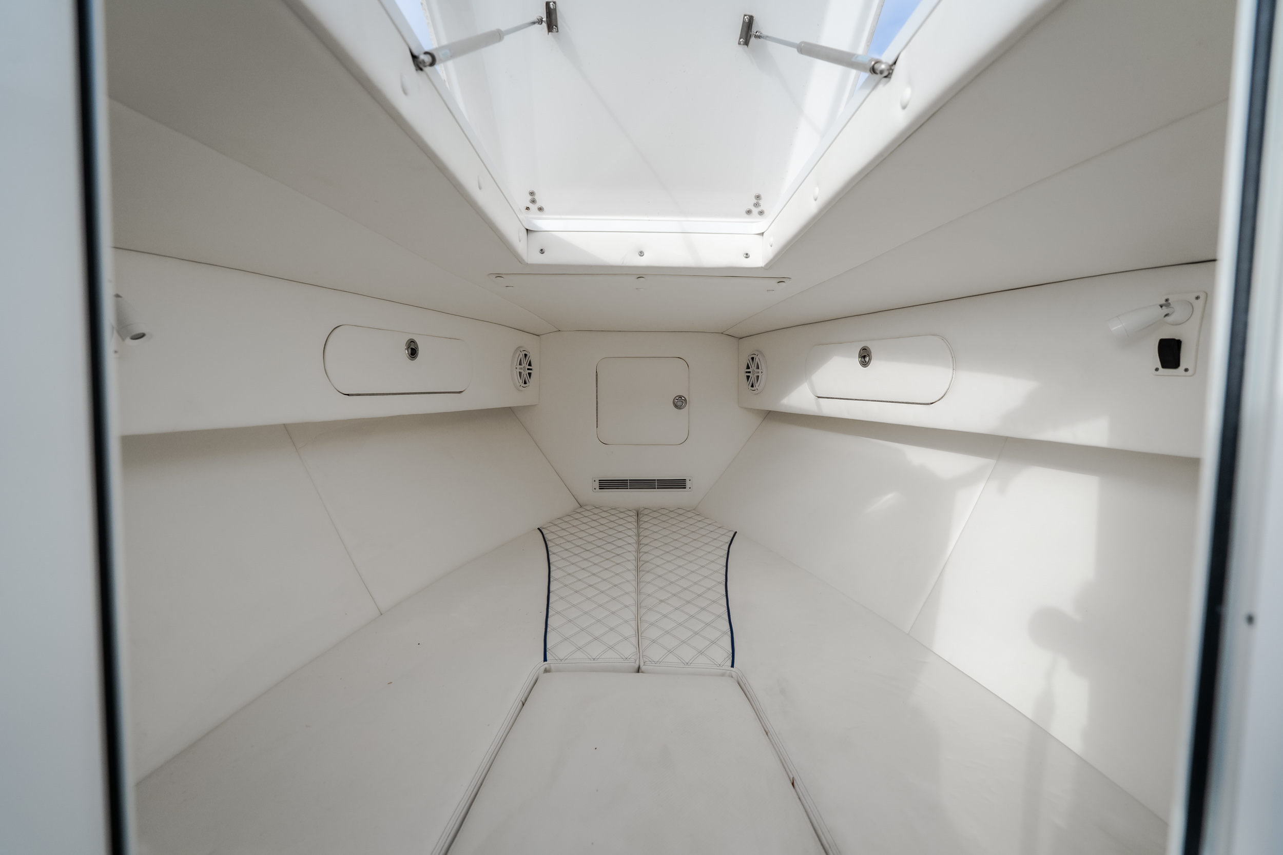 2017 Midnight Express 39 Cuddy  - Image 41