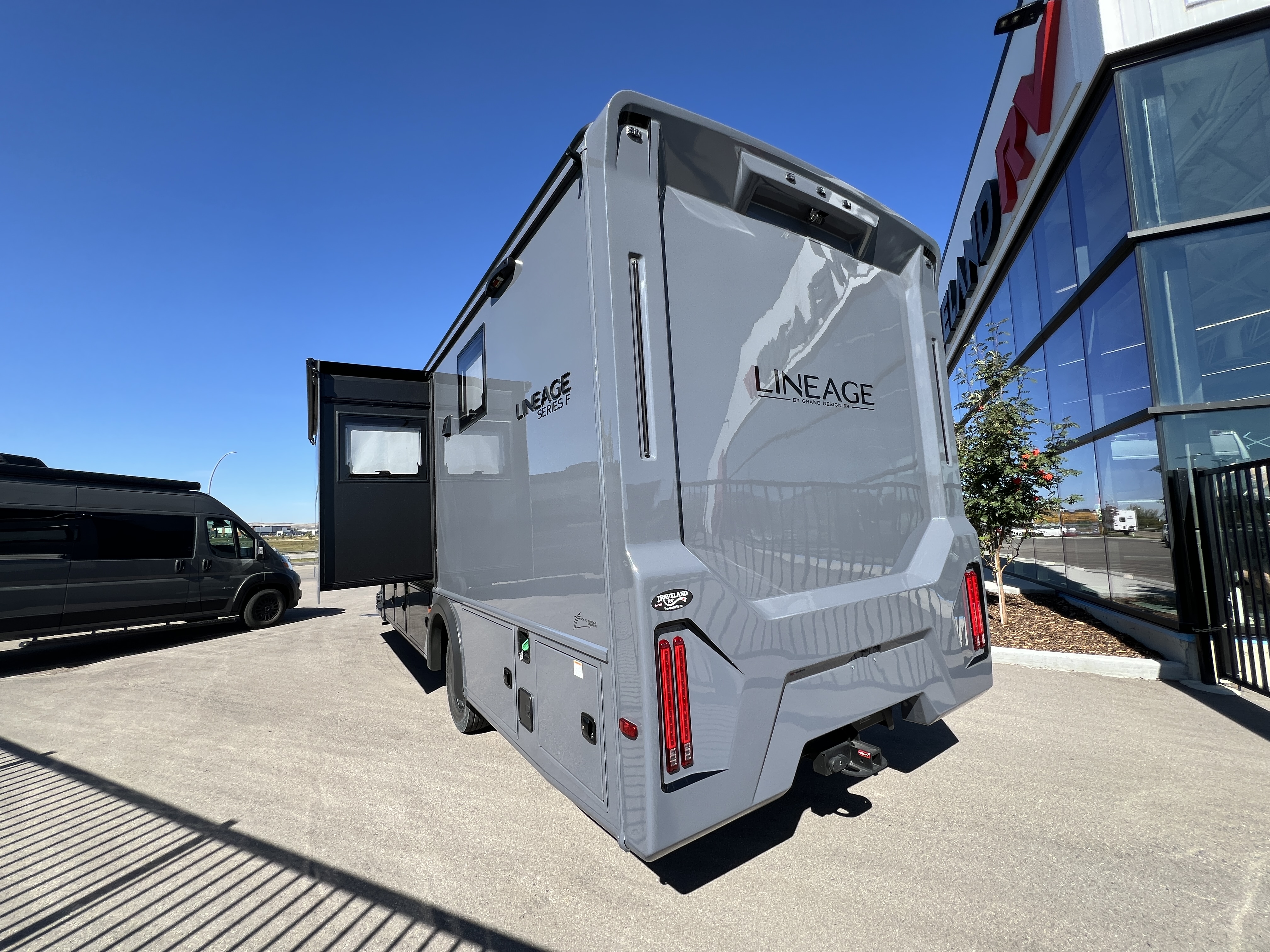 2027 Grand Design Lineage Series F 31ZW - Image 8