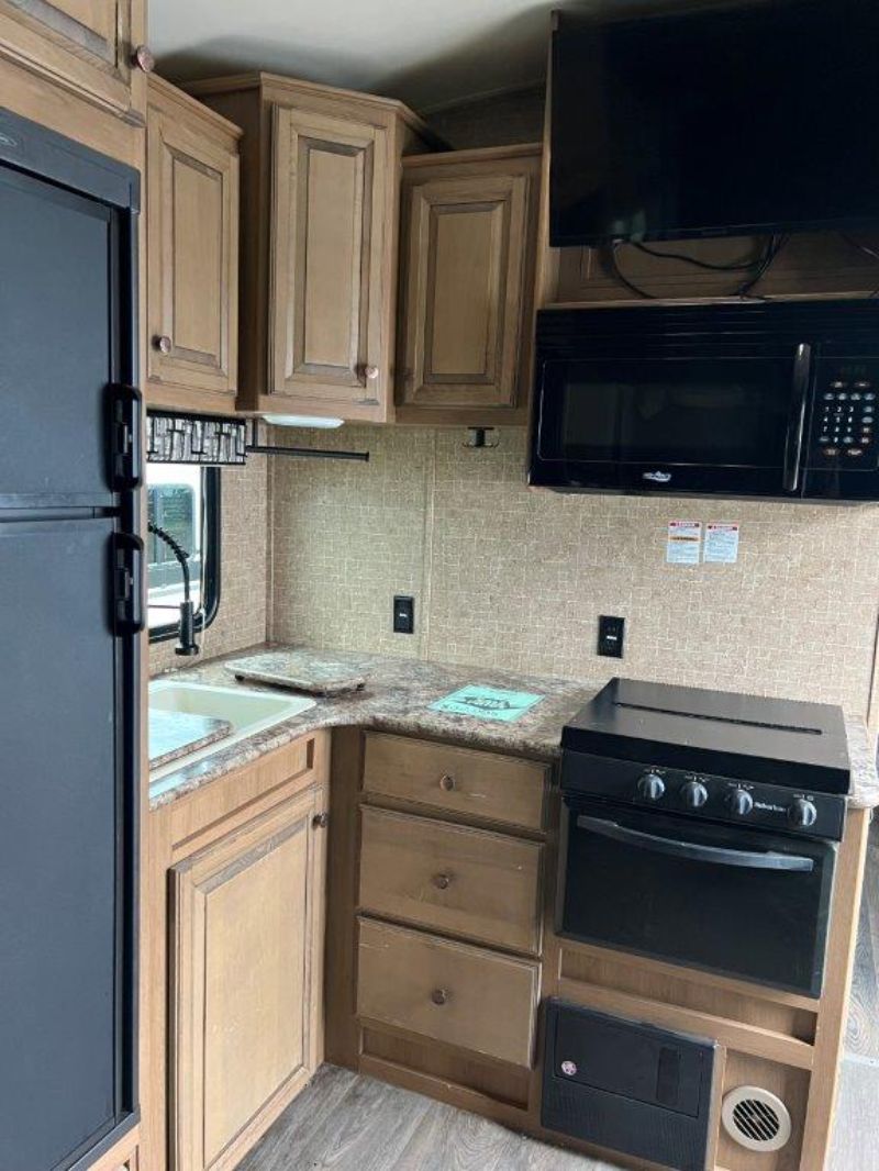 2016 Cruiser RV Stryker ST-2812 - Image 8