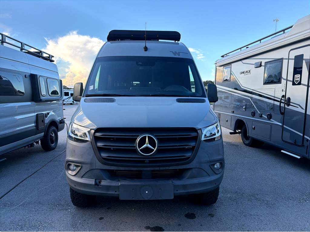 2023 WINNEBAGO REVEL 44E - Image 2