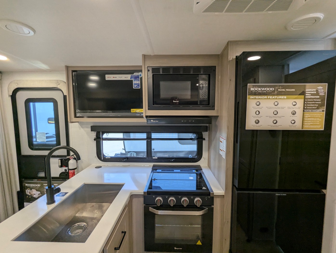 2026 Forest River Rockwood Mini Lite 2214S - Image 13