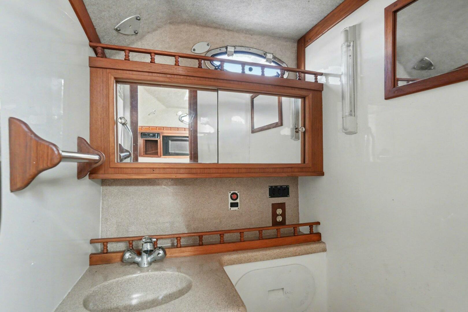 2002 Albemarle 268 Express Fisherman Base - Image 11