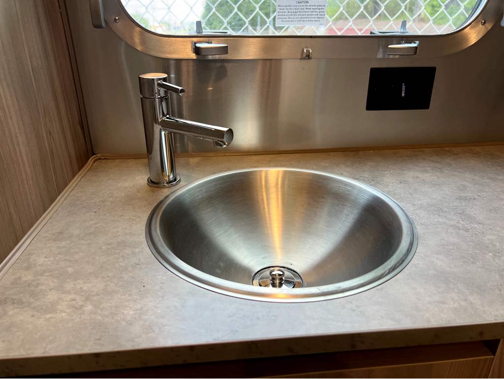 2027 AIRSTREAM FLYING CLOUD 23FBT - Image 18