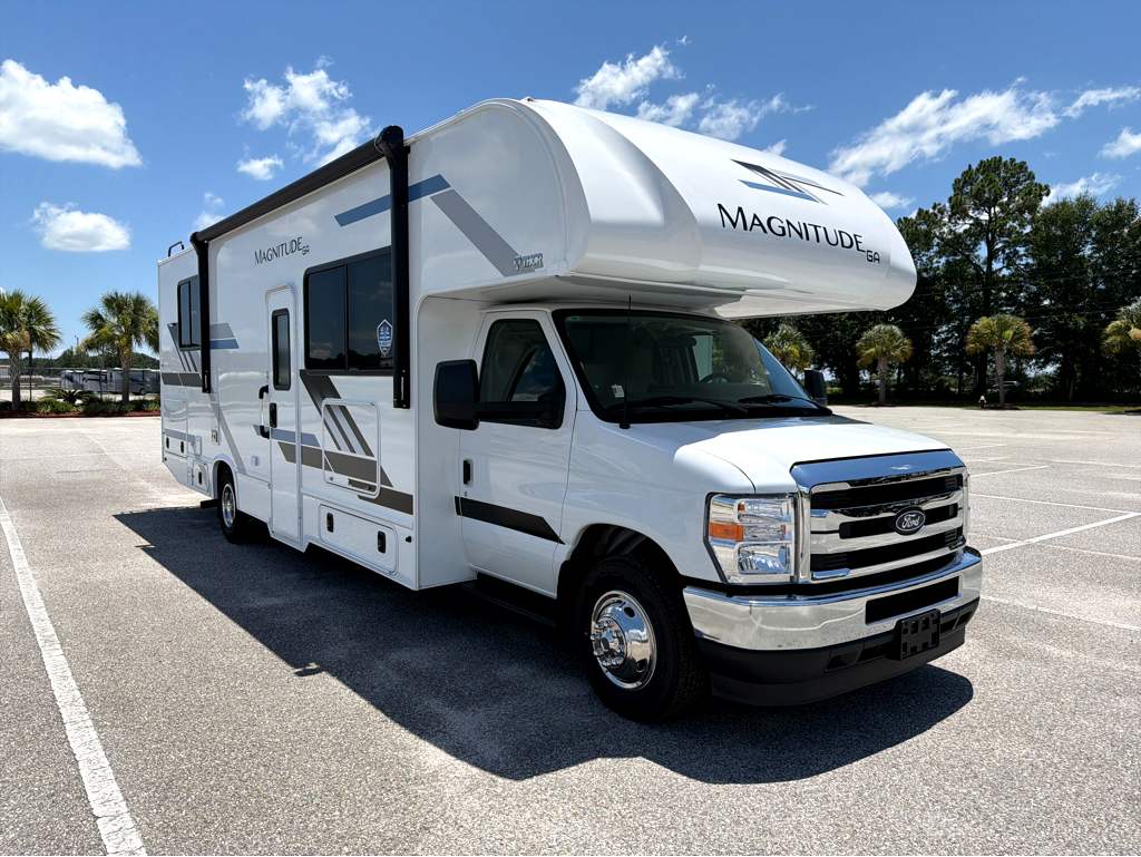2027 THOR MOTOR COACH MAGNITUDE GA28 - Image 1