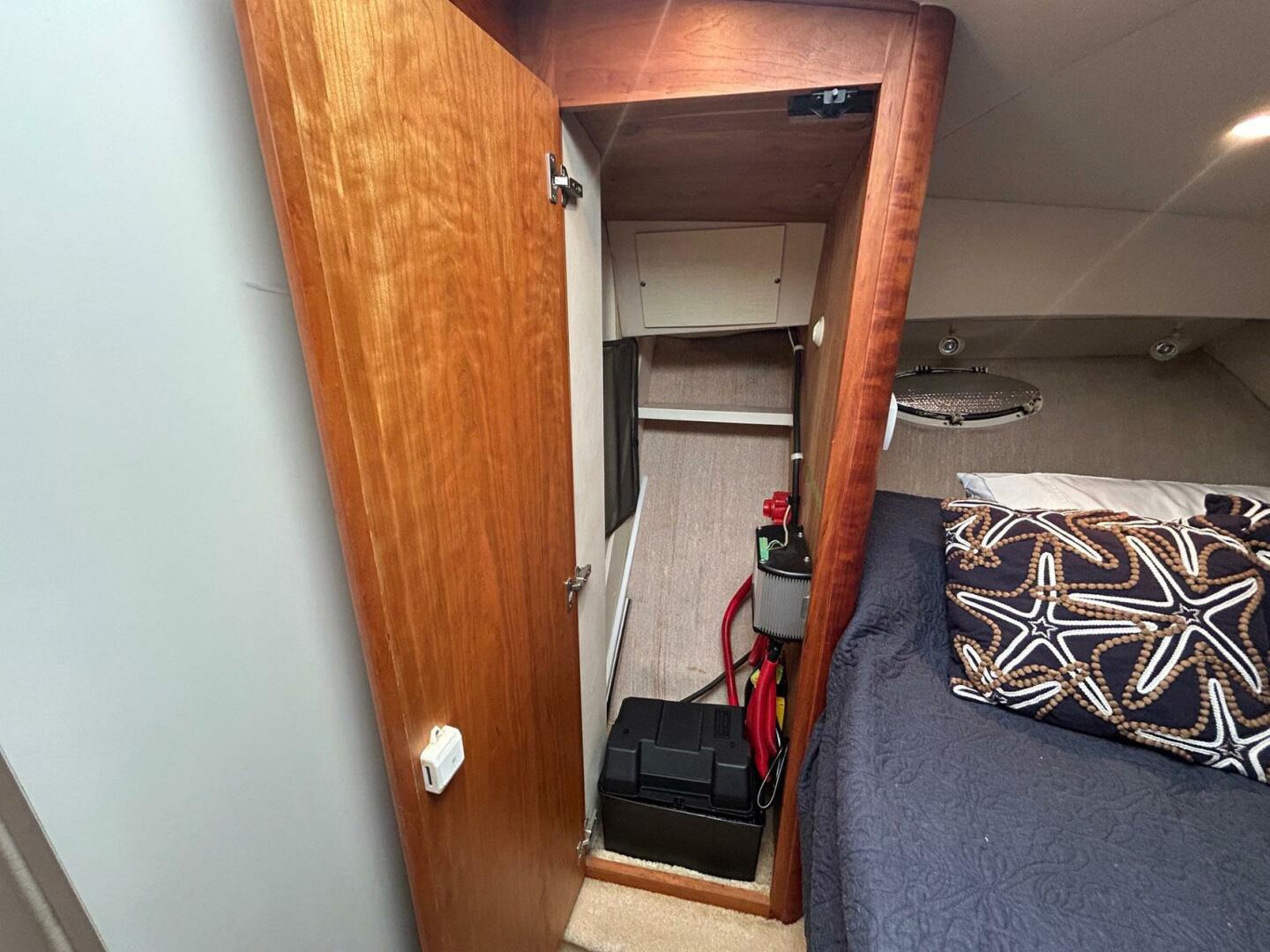 2000 Silverton 352 Motor Yacht - Image 29