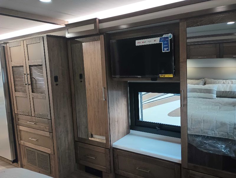 2026 Entegra Coach Accolade 37M - Image 21