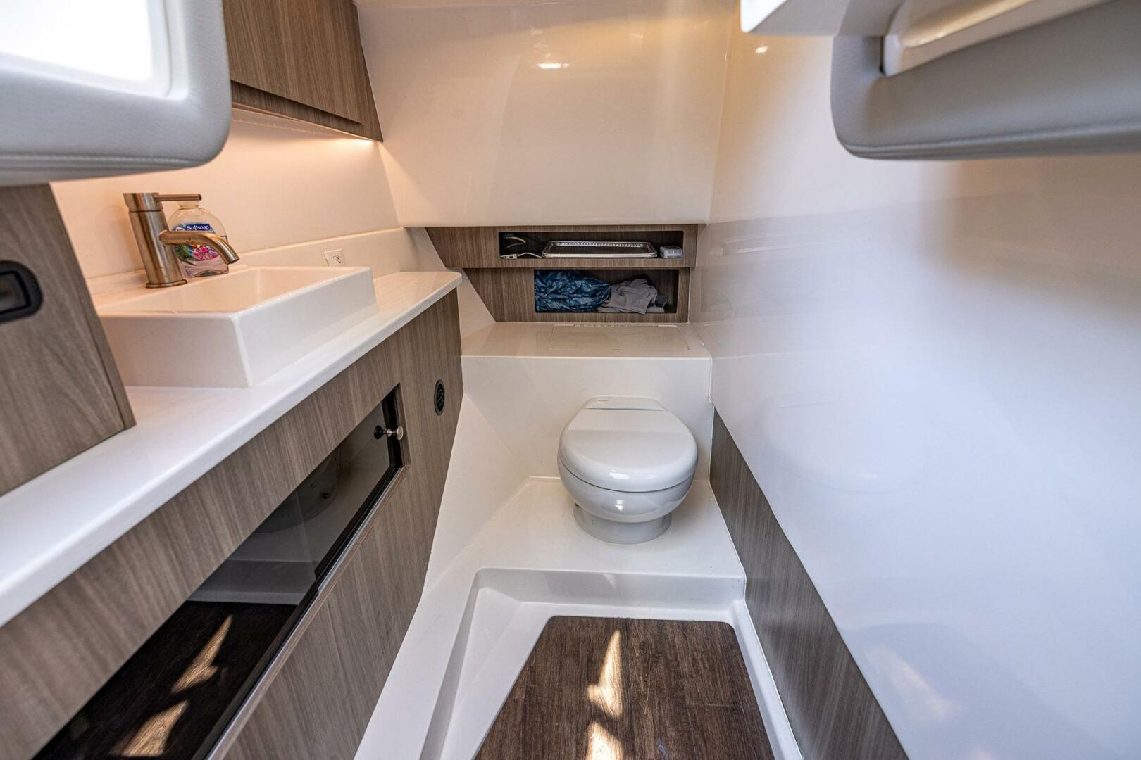 2022 Regal LX 36 - Image 21