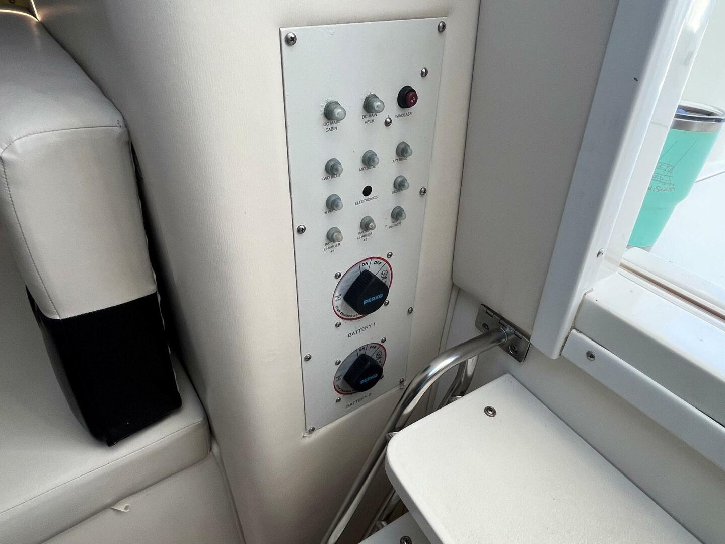 2001 Wellcraft 330 Coastal - Image 11