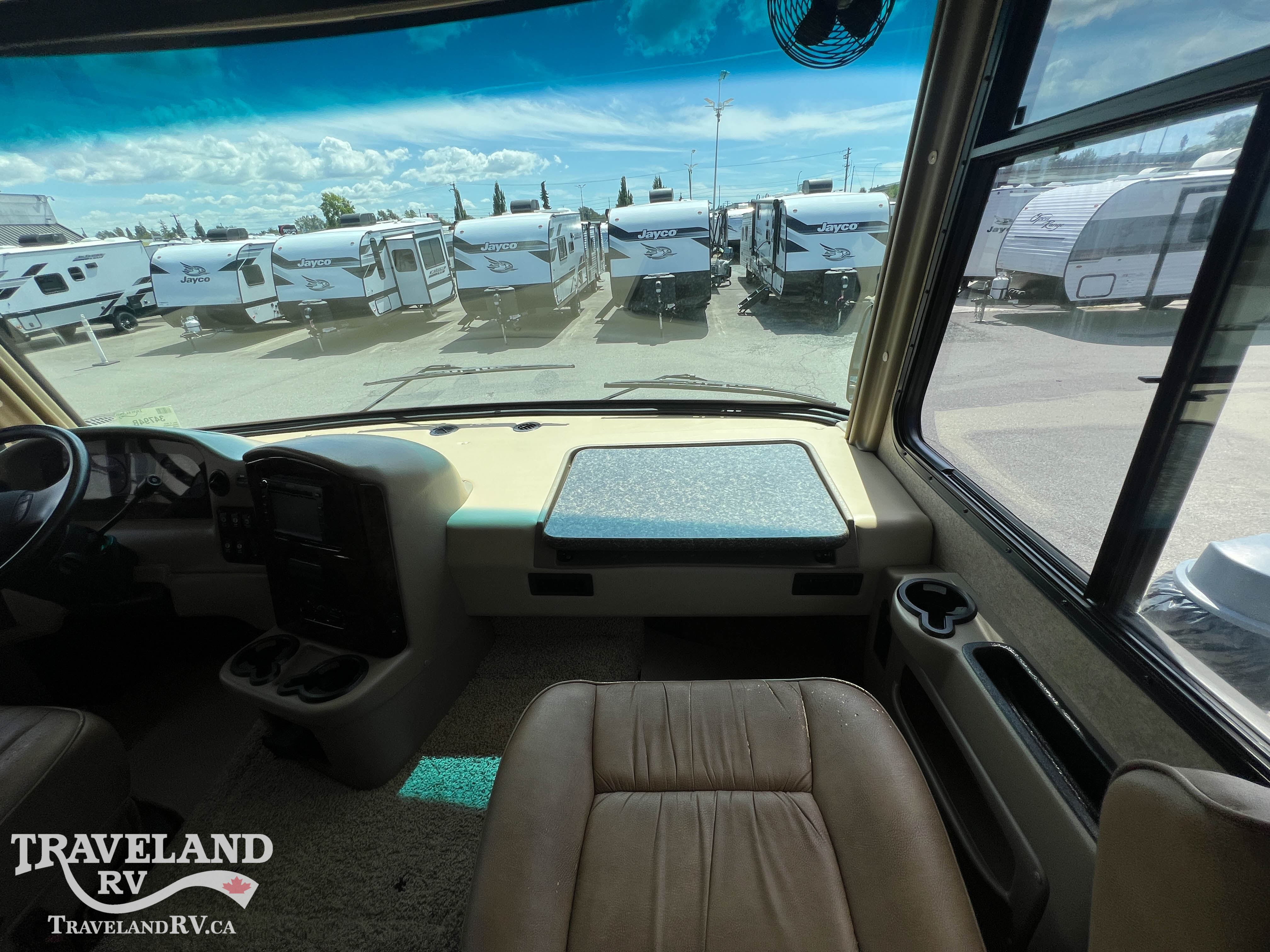 2012 Thor Motor Coach CHALLENGER 32VC HMS - Image 11