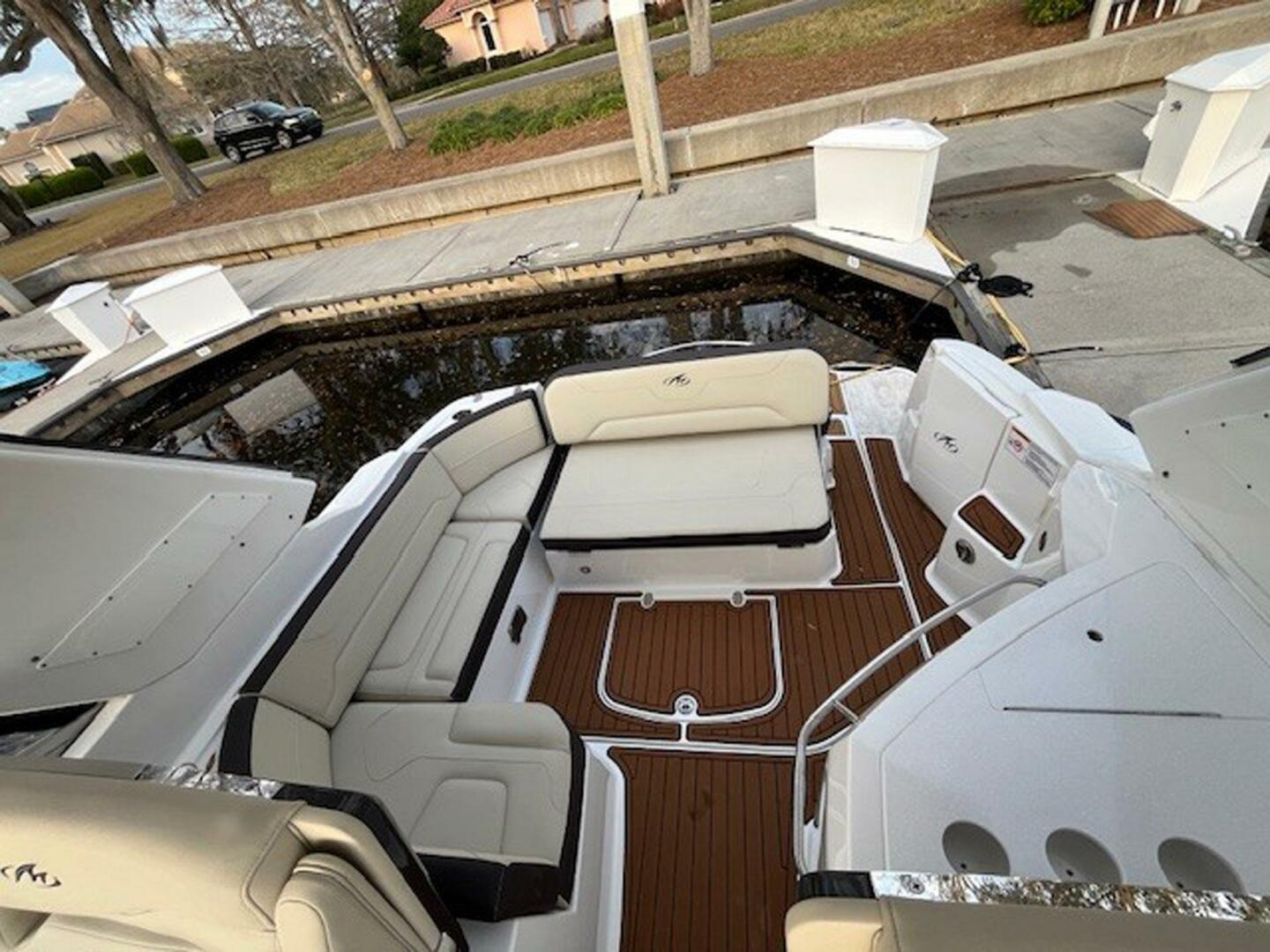 2018 Monterey 335 Sport Yacht - Image 18