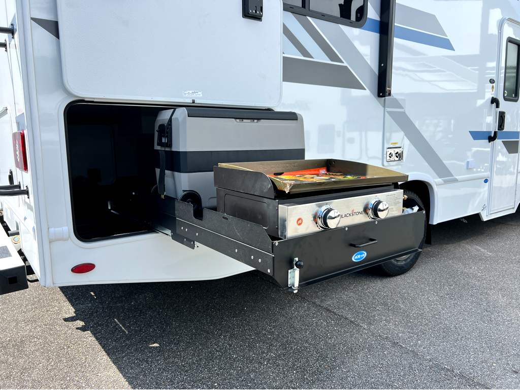 2027 THOR MOTOR COACH MAGNITUDE GA28 - Image 5