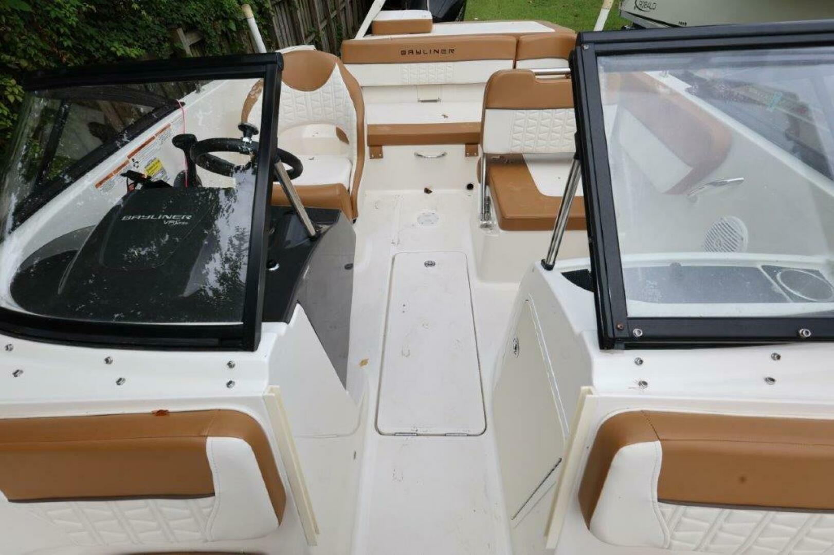 2019 Bayliner VR5 Bowrider OB - Image 13