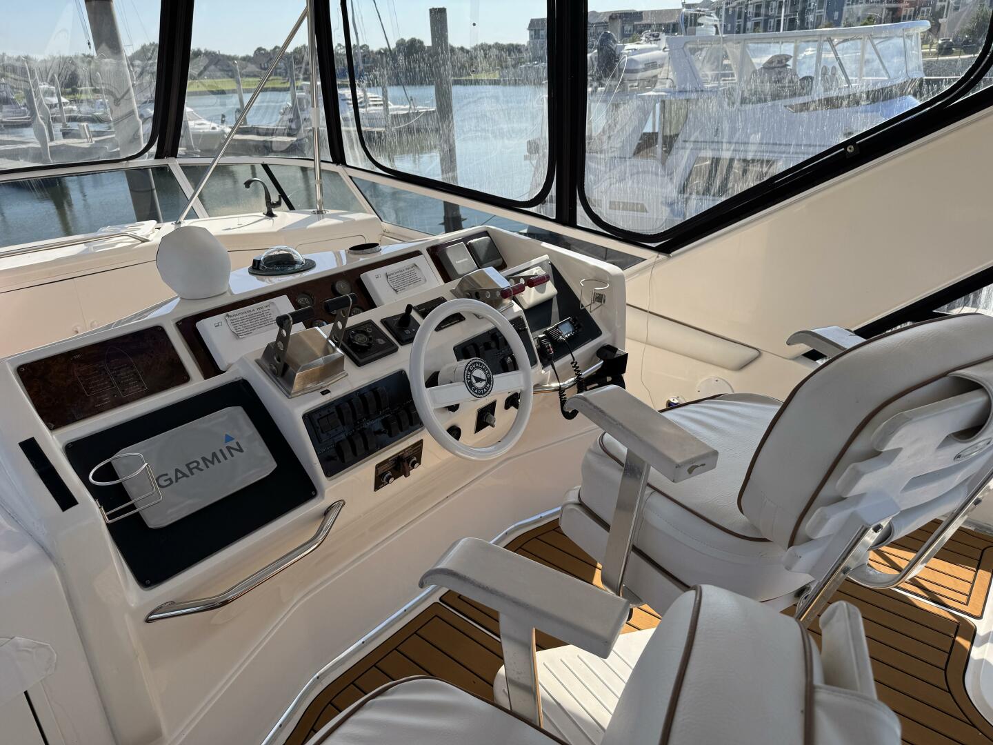 1998 Sea Ray 550 Sedan Bridge - Image 6