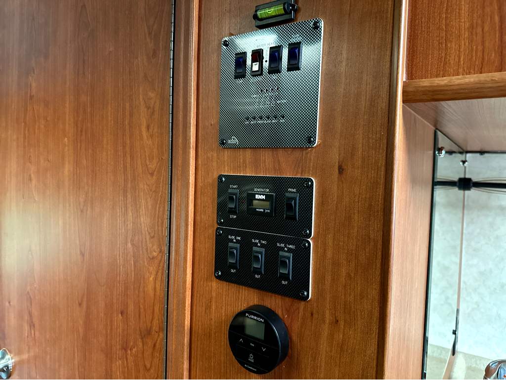 2013 COACHMEN CONCORD 300TS - Image 22