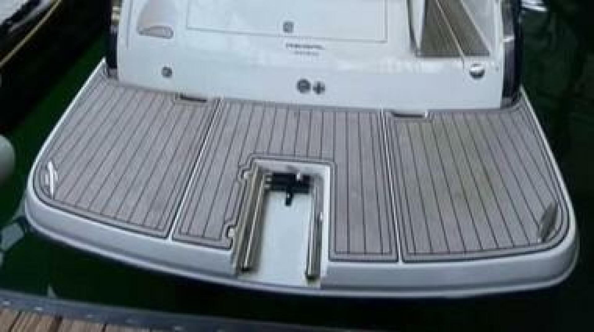 2006 Regal 3060 Window Express - Image 5