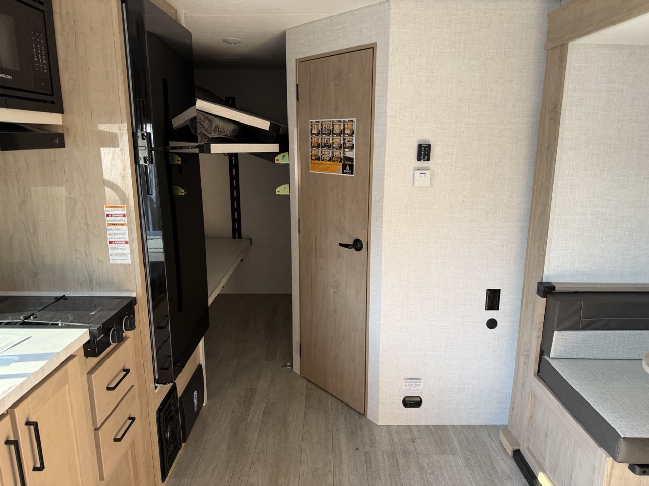 2026 Ember RV E-Series 19ETS - Image 5