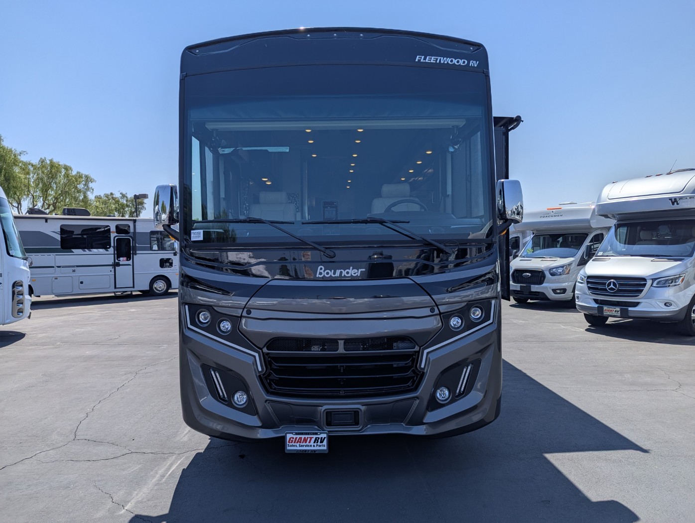 2026 Fleetwood Bounder 33C - Image 2