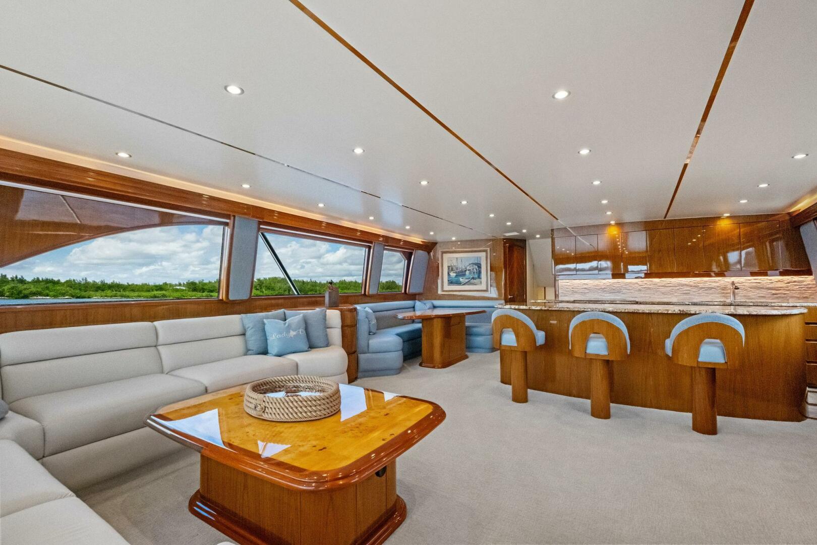 2012 Viking 82 Convertible - Image 6